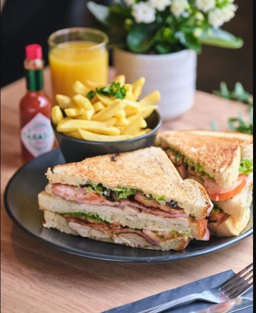 The History of the Scottish Breakfast: From Tradition to Modern Twist