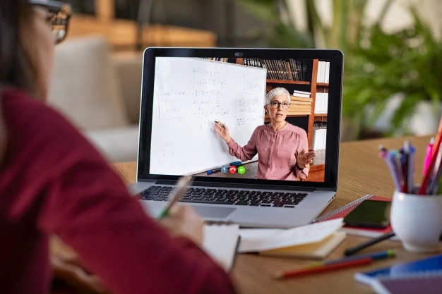 Factors To Consider While Selecting Online Learning Institutes