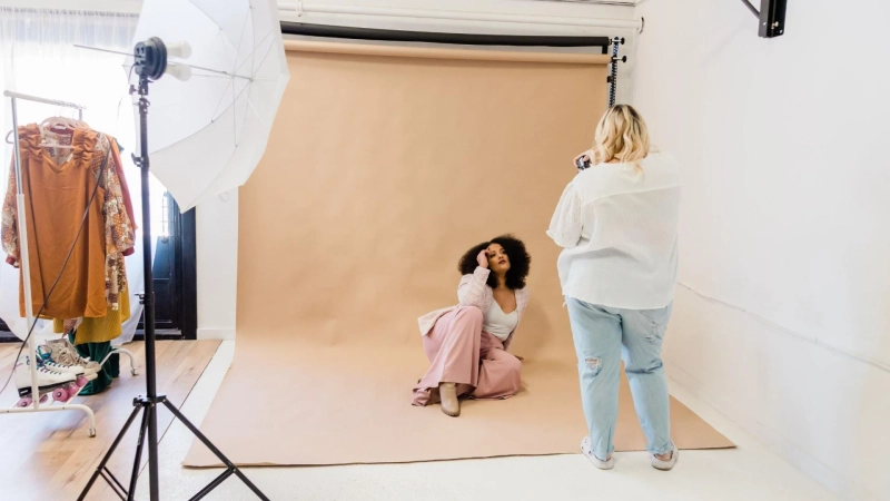 Warum ein professionelles Fotostudio der KI in der Porträtfotografie immer noch überlegen ist?