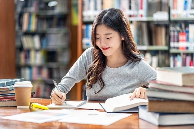 Pay Someone to Do Assignment: Smart Help for Busy Students