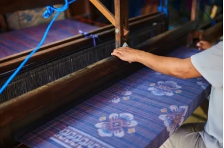 What Are The Different Types Of Weaving Machines?