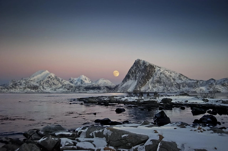 Chasing the Midnight Sun: A Guide to Traveling in the Arctic Summer