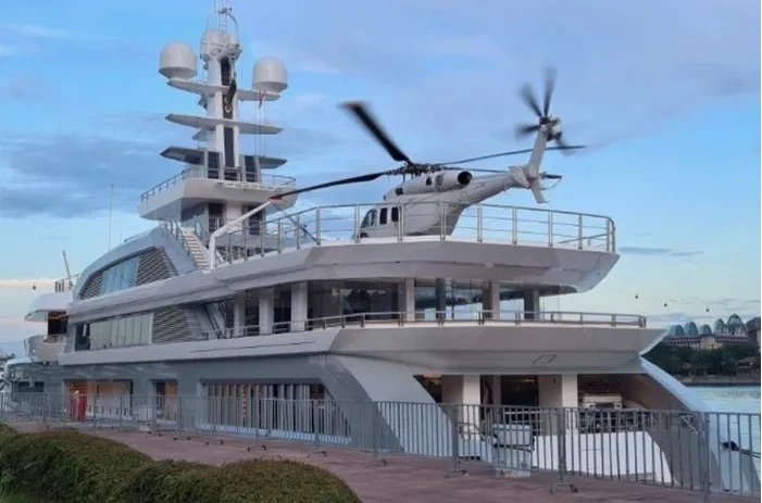 Who Owns Luxury Yacht Cloudbreak? A Detailed Guide