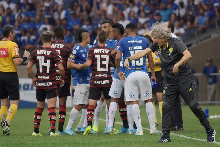 Melhor jeito de não ter assédio sobre seu técnico é contratar alguém ruim