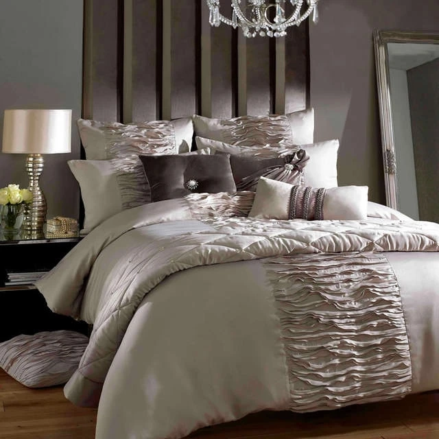 Choosing the Right Bed Comforters Online