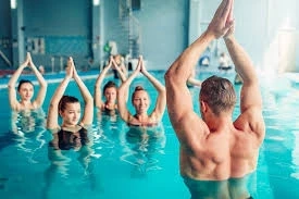 Esercizi in acqua per schiena: la guida per eliminare il dolore