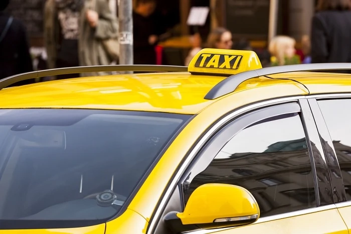 How Hiring a Taxi Service is Beneficial to NRIs?