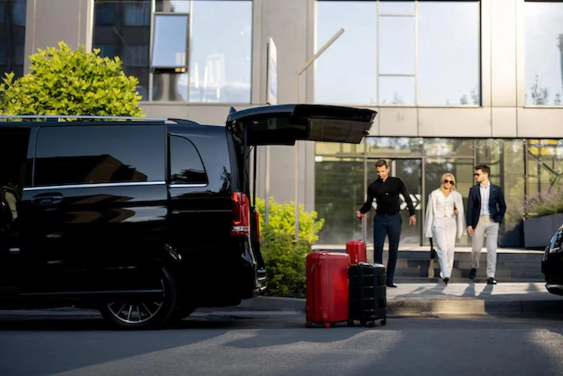 What to Expect from a Professional Arlington Airport Shuttle