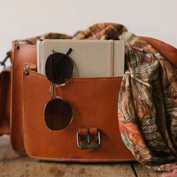 Elegance in Your Hand: Discover the Perfect Ladies Clutch Bags in Europe with Droworang International