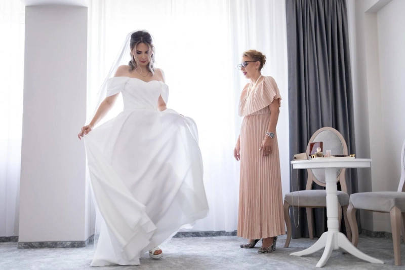 How to Choose an Elegant Mother of the Bride Dress