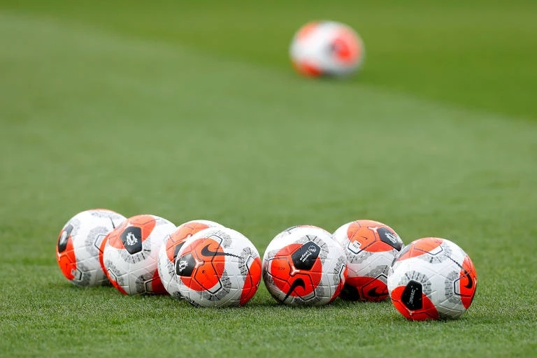Clubes da Premier League decidem retomar treinos com contato físico