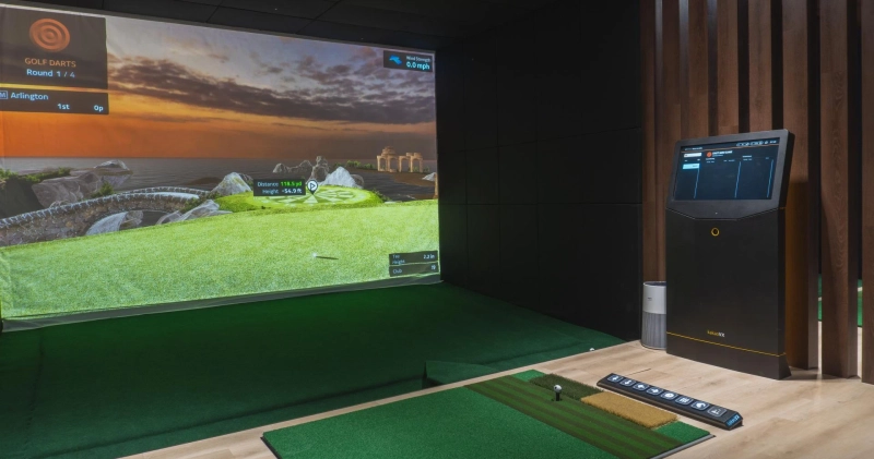 The Complete Guide to Choosing the Right Golf Simulator Screen & Enclosure