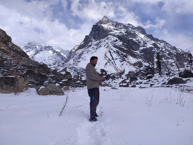 Is Laka Glacier trek difficult?