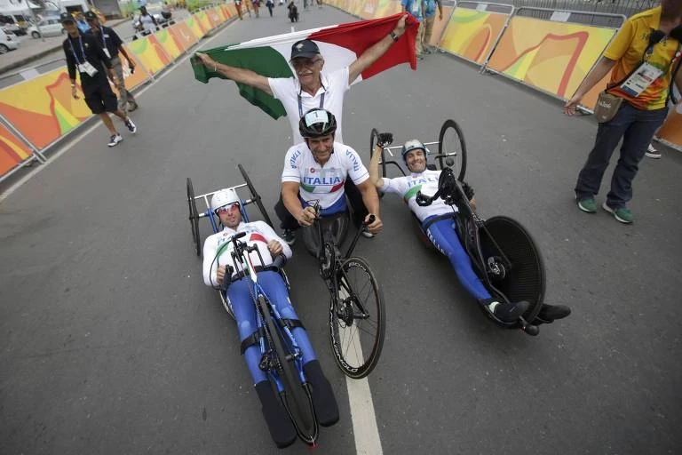 Em estado grave, Alex Zanardi emociona Itália