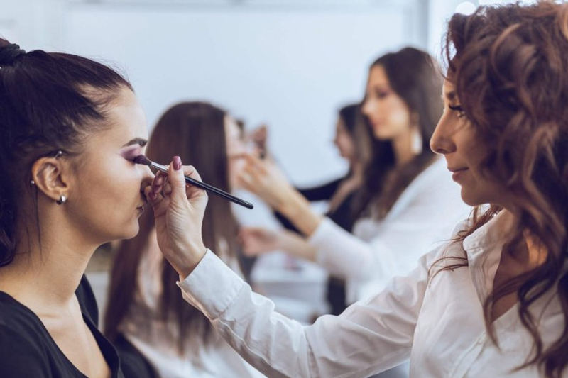 BENEFITS OF MAKEUP COURSES IN DELHI