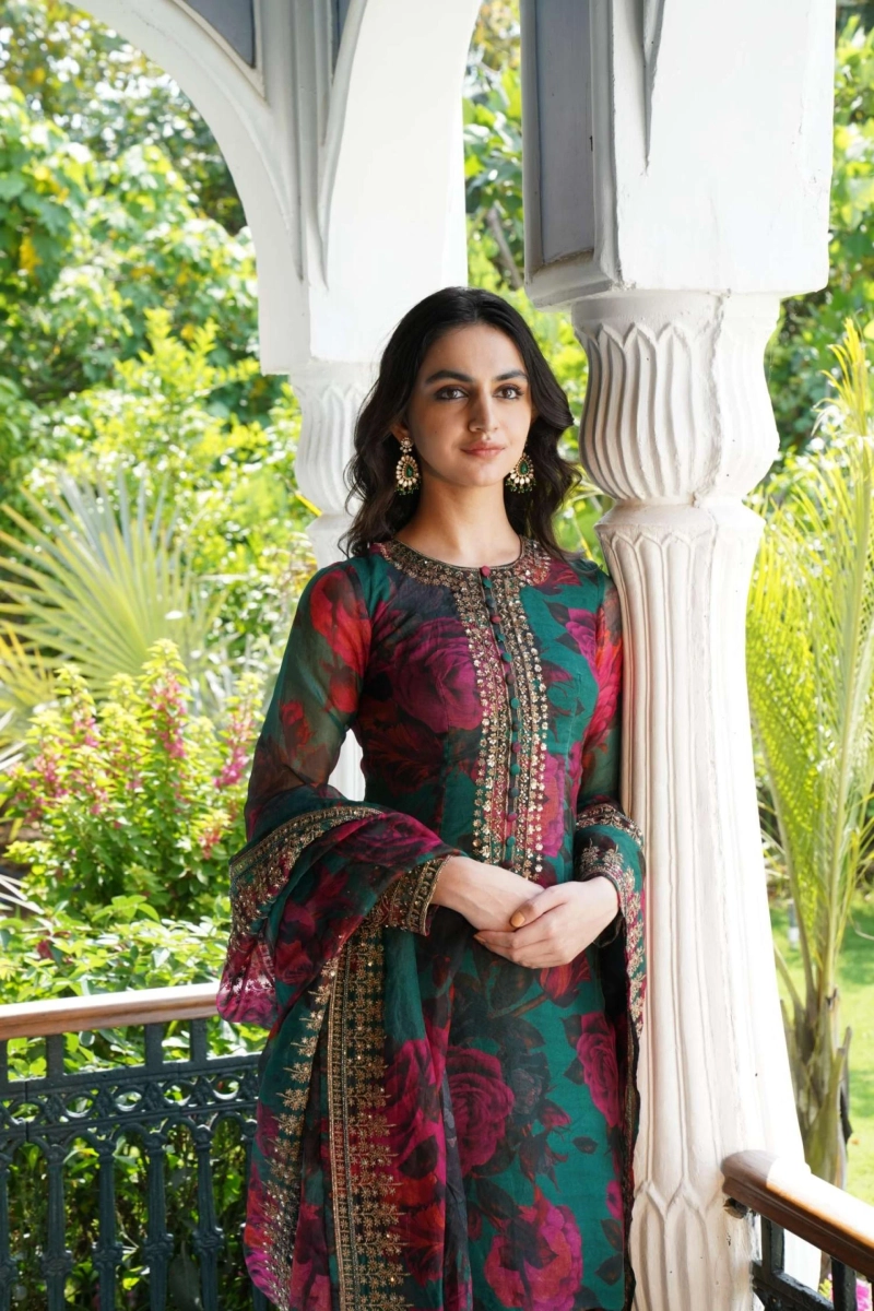Timeless Elegance: The Modern Guide to Lehengas and Kurti Sets for Women