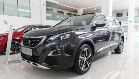 What is the configuration of the Malaysian Peugeot 5008?