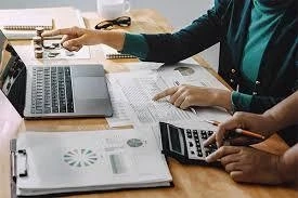 How Does Time Zone Difference Impact Outsourcing Bookkeeping Overseas?