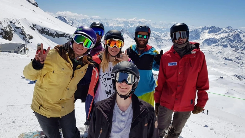 Snowboard Lessons in Switzerland: Beginner to Advanced Guide