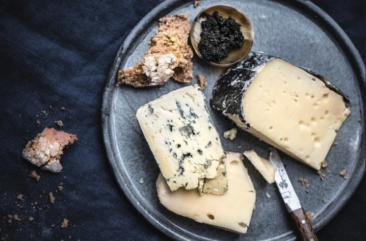 The Luxury of Contrast: Why Opposites Attract in Cheese and Caviar