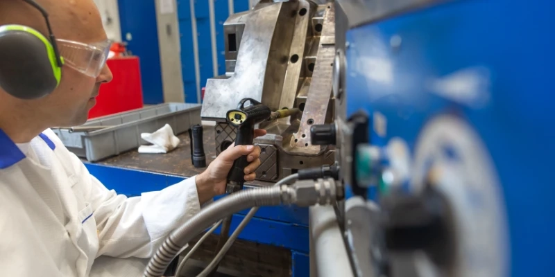 Maximizing Efficiency: Exploring the Role of Automation in Injection Molding