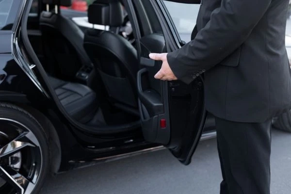How Early Should You Book a Maxi Taxi to Melbourne Airport for a Smooth Trip?