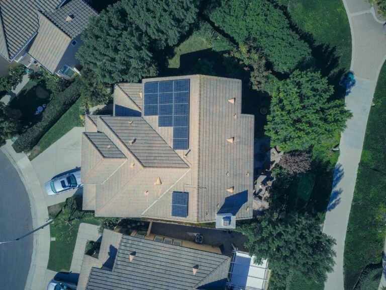 7 Key Factors to Consider Before Buying a Home Solar Battery