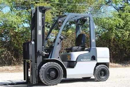Nissan 4 Wheels MYGL02A30V