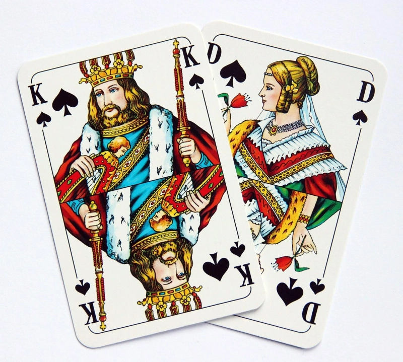 How to play Follow the Queen Poker Card Game