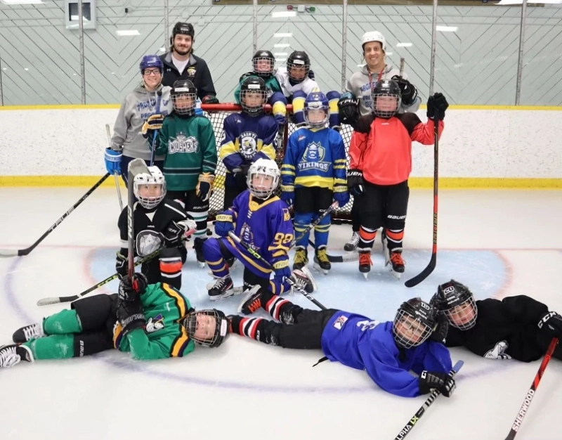 Structured Development and Performance in Competitive Ice Hockey