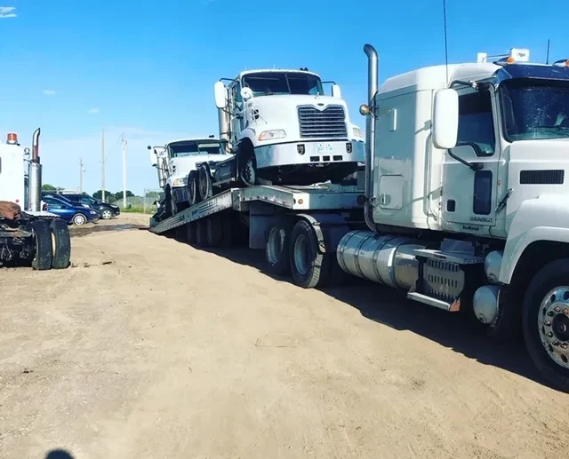 Hook Up your Vehicle with Heavy Towing Truck for Safe Handling