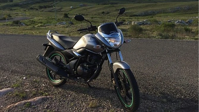 Honda Unicorn Features and Engine Specifications