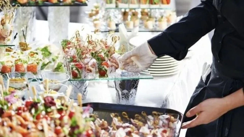 How Do Corporate Catering Services Simplify Event Planning?