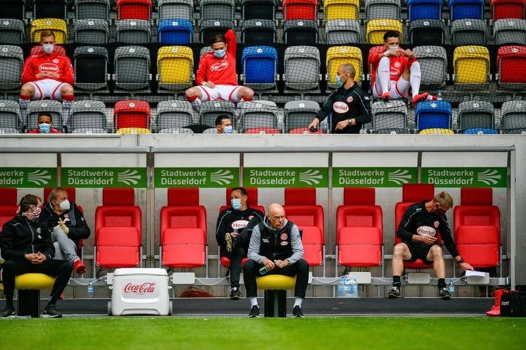 Técnicos de outros esportes veem futebol mais arrojado com 5 alterações