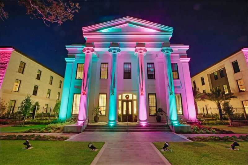 7 Reasons Why Outdoor Lighting Helps Commercial Properties Thrive