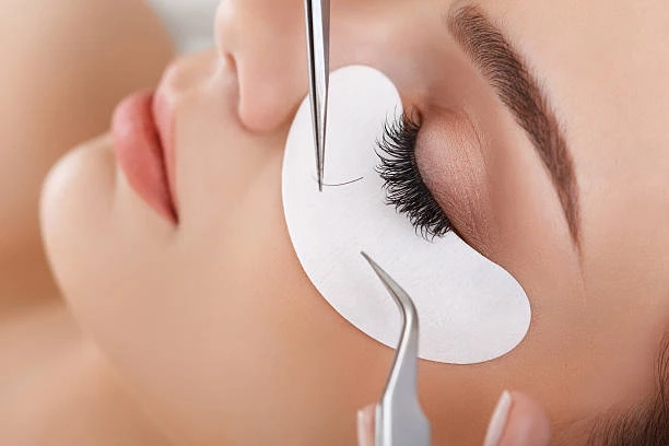 How to Make Your Eyelashes Look More Voluminous and Fluffy