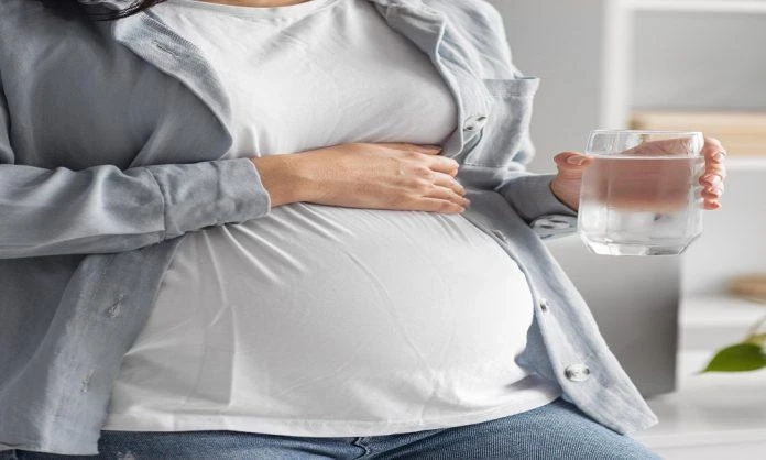 5 SIGNS YOUR WATER IS BREAKING DURING PREGNANCY