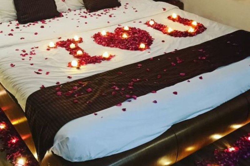 Transform Your Space with Expert Room Decorators at Onlineflowershop.ae