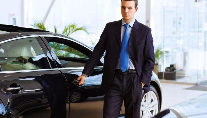 The Impact of Excellent Service: Why Tipping Your Limo Driver Matters