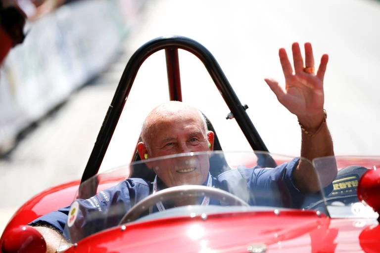 Piloto britânico Stirling Moss morre aos 90 anos
