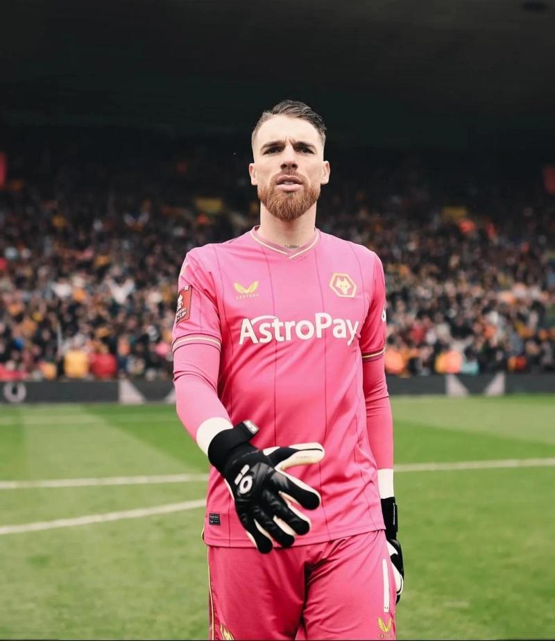 Soccer Goalkeeper Gloves For Strong Hands And Total Control