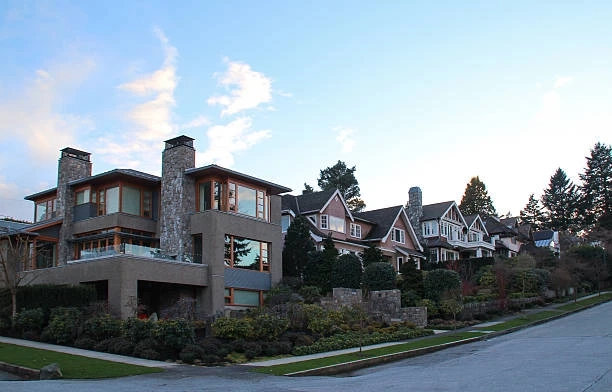 How Luxury Architecture Shapes Demand for West Vancouver Homes for Sale