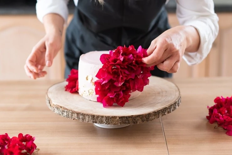 Unlock your cake decorating skills with baking courses Toronto.