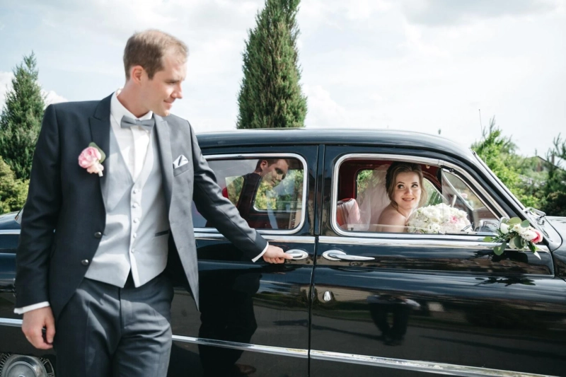 Experience Elegance With Pick Up Luxury Transportation Service Bermuda For Bridal Party