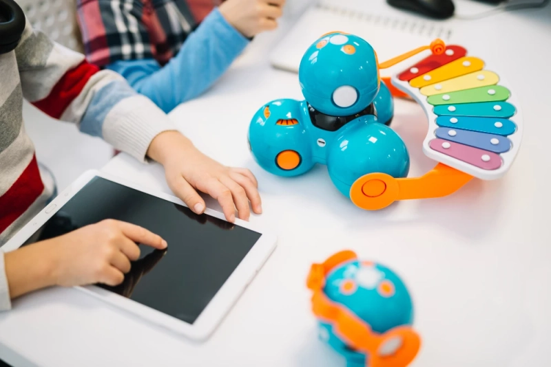 Technology-Enabled Play School: Features and Benefits