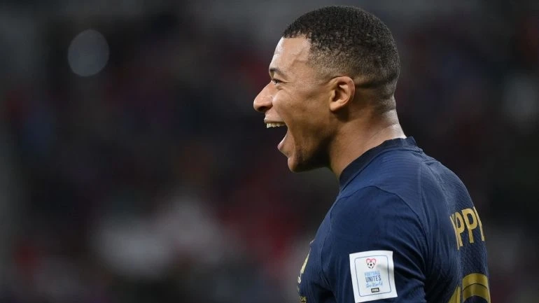 Wantaway PSG star Kylian Mbappe 'willing to join Arsenal'