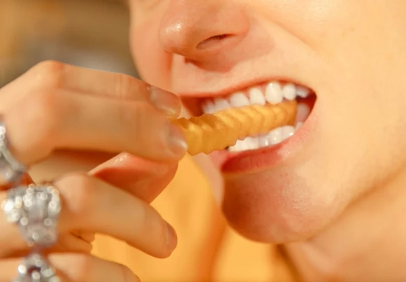 How Long After Teeth Whitening Can I Eat Normally?