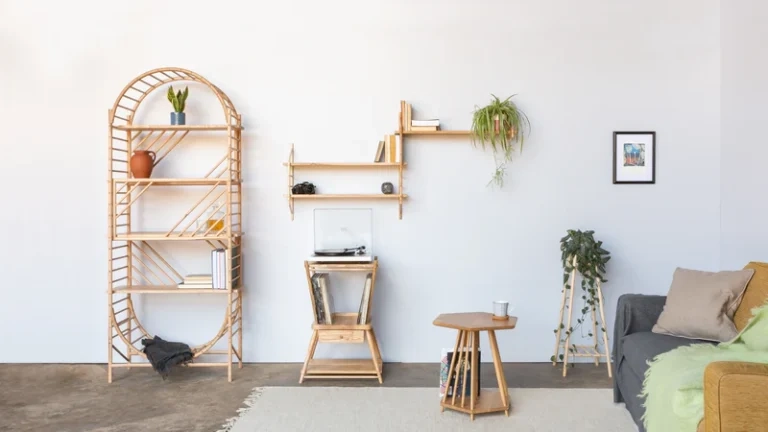 How to Spot Real Handcrafted Tables at North London's Local Markets?