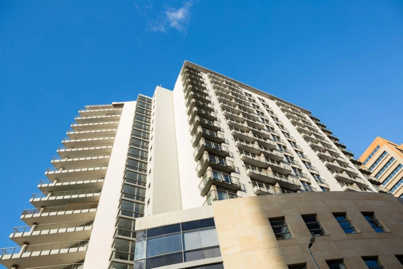 Navigating the Real Estate Landscape Flats for Sale and Choosing the Right Builder in Noida