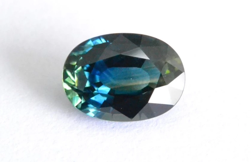 The Enchanting Allure of Teal Sapphire: Nature’s Perfect Balance of Blue and Green